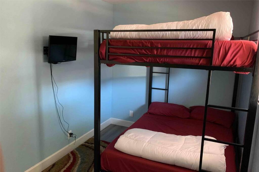 Sapphire House* Boat Parking For 2 + Backyard * Page